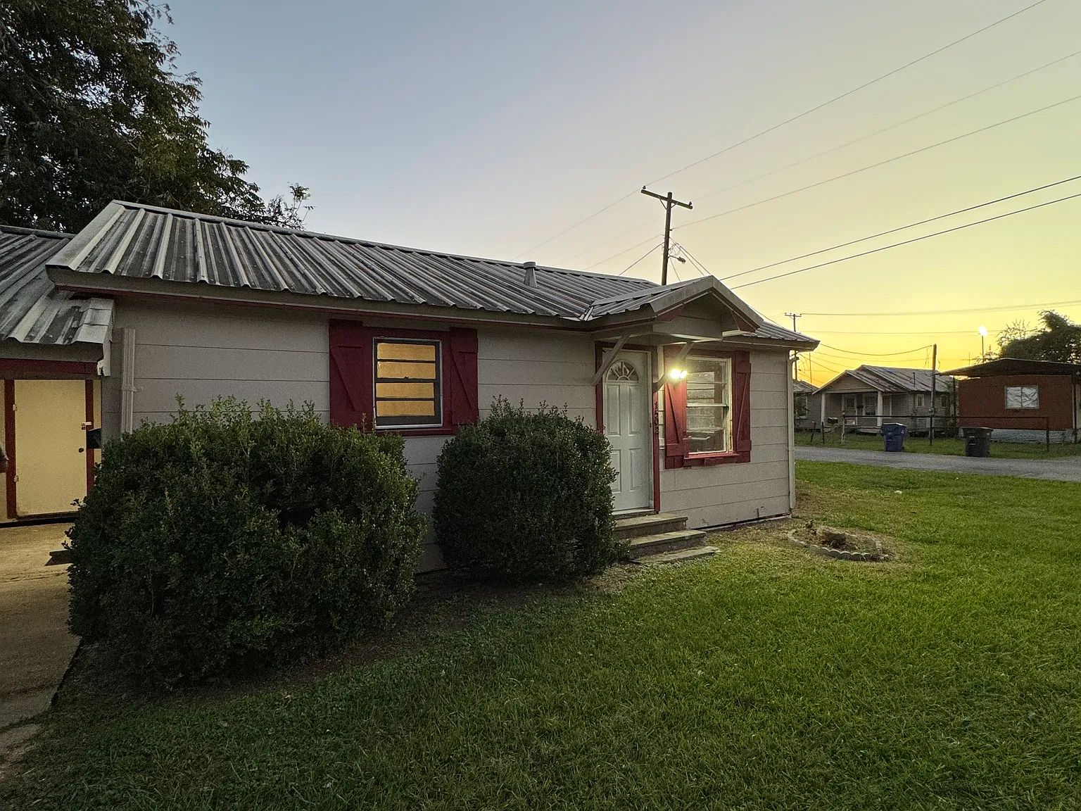 2 bed, 689 sqft, $900 — Photo 1