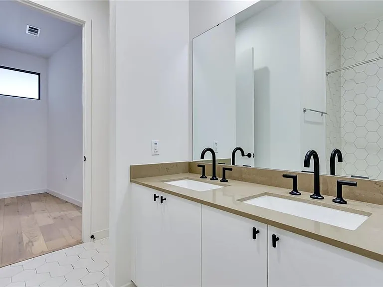 800 Embassy Dr #416 — Photo 8