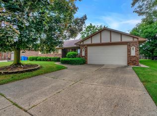 293 N Charlesworth St, Dearborn Heights, MI 48127