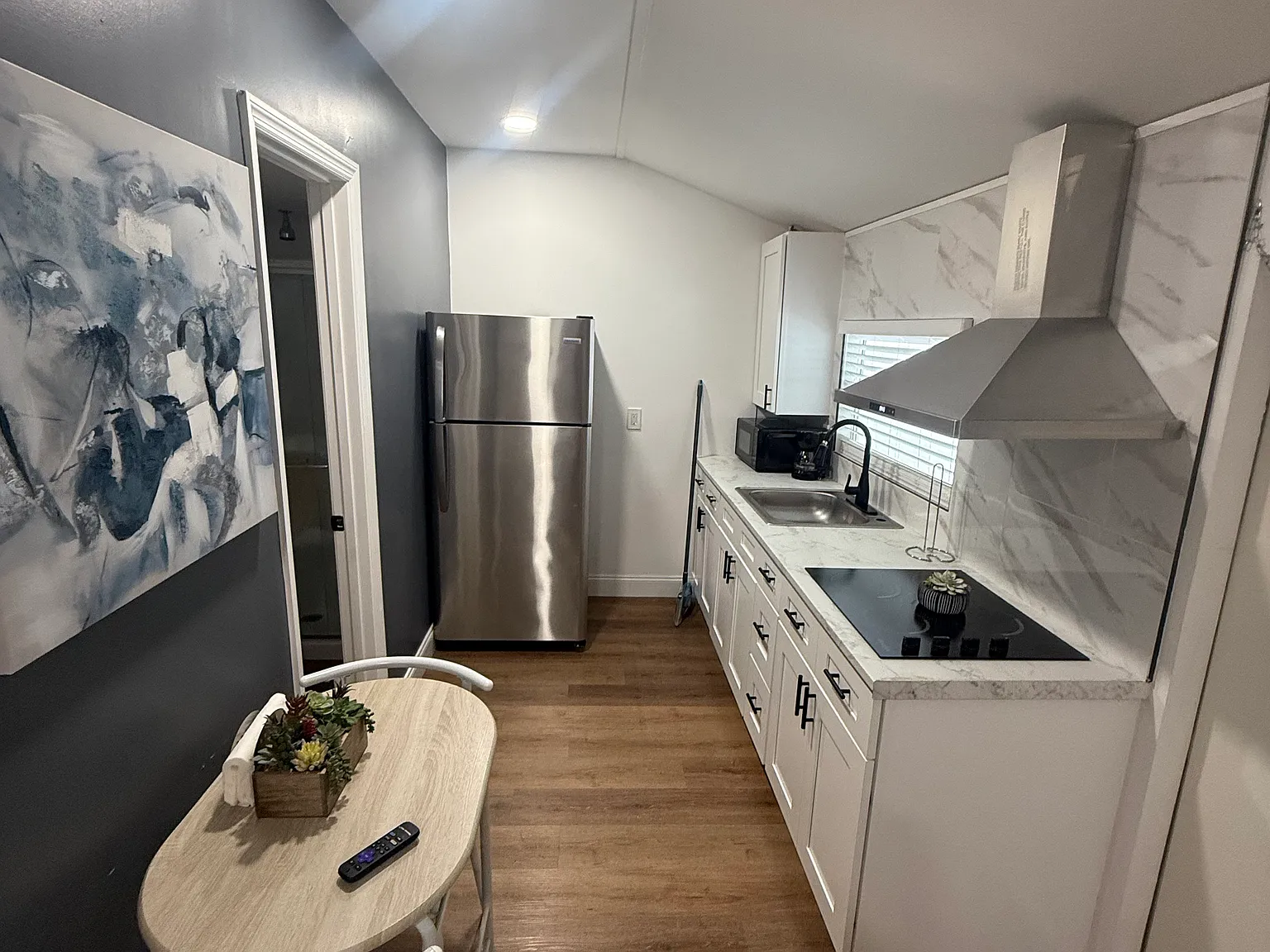 1 bed, 300 sqft, $1,200 — Photo 3