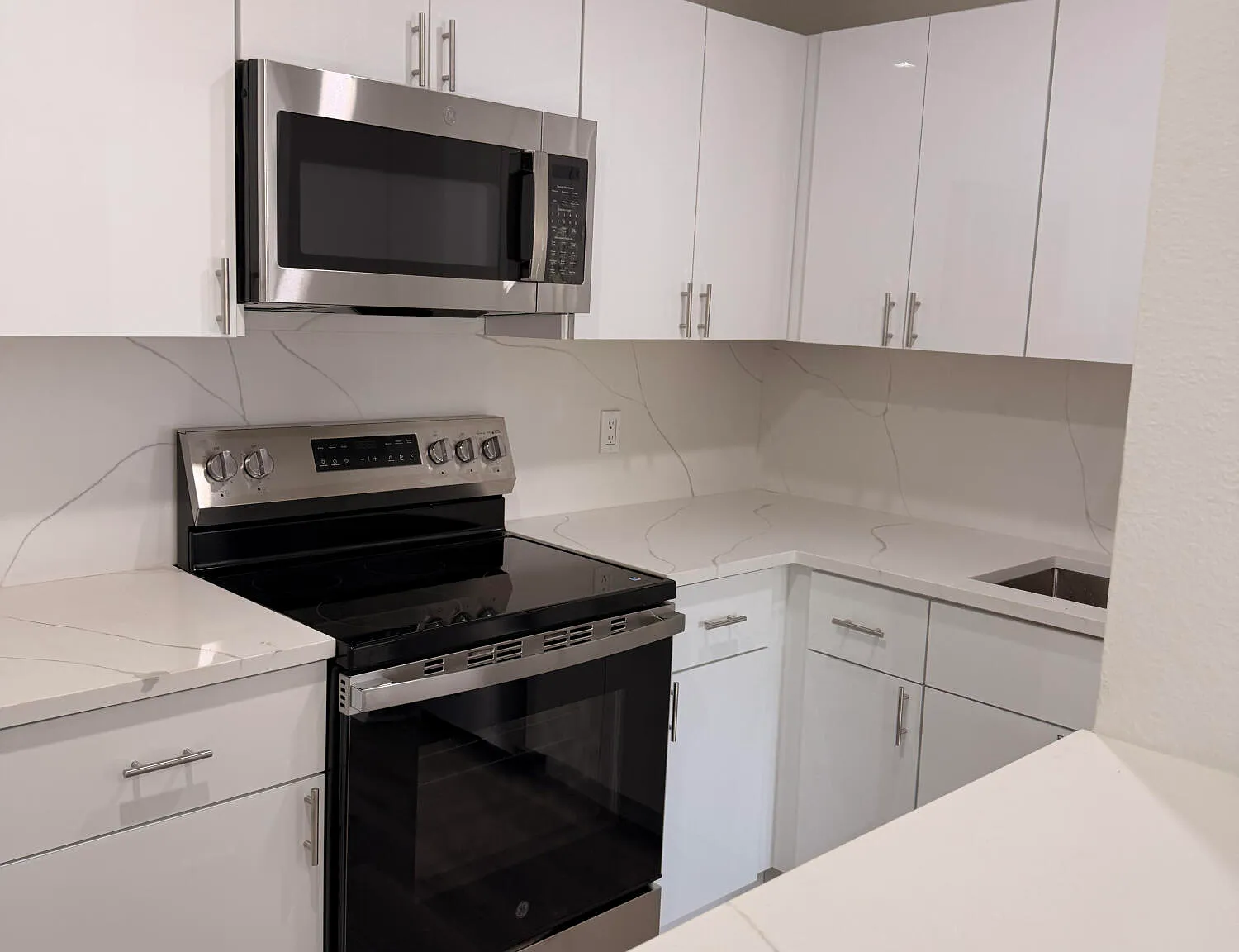 1 bed, 1.0 bath, 650 sqft, $2,000 — Photo 1