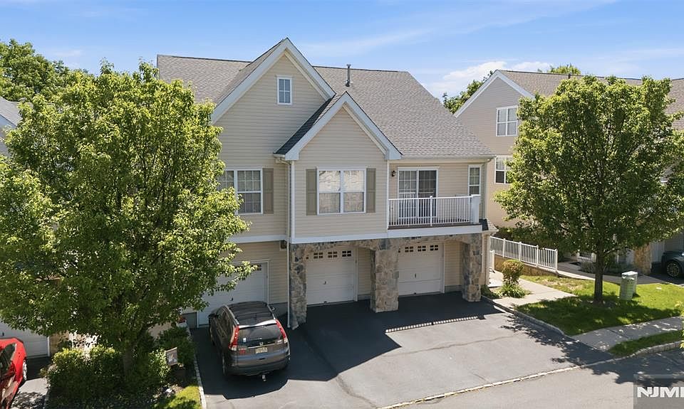 1st image of 28 Mountainside Dr