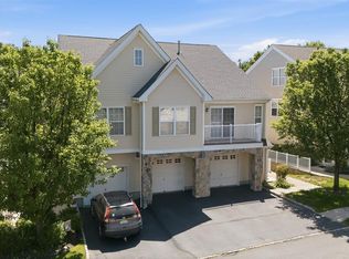 28 Mountainside Dr, Pompton Lakes, NJ 07442