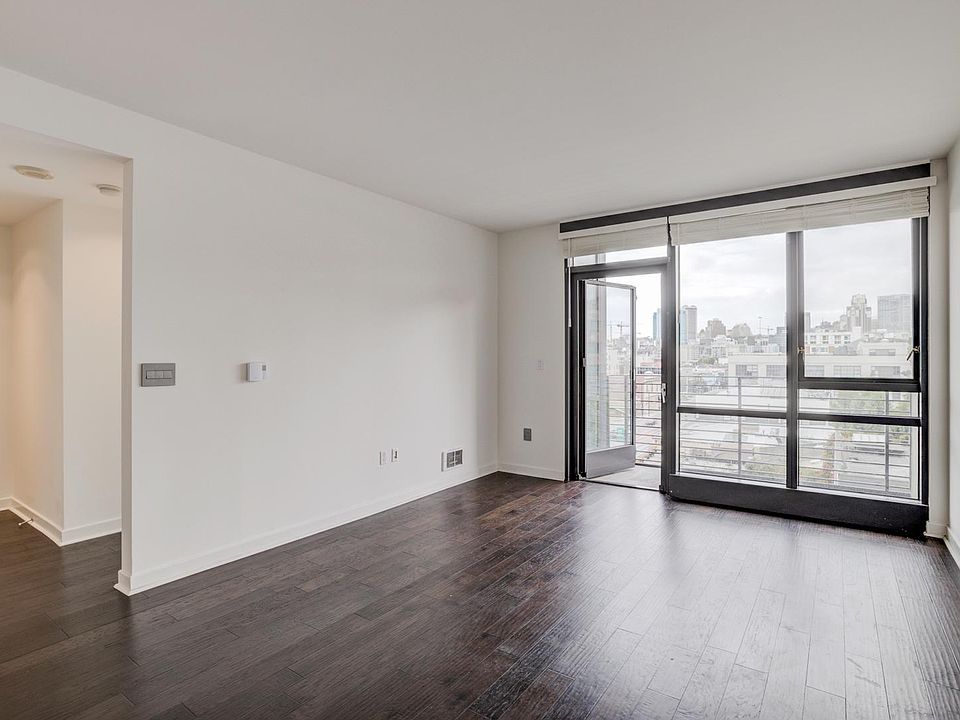 1st image of 260 King St Unit 533