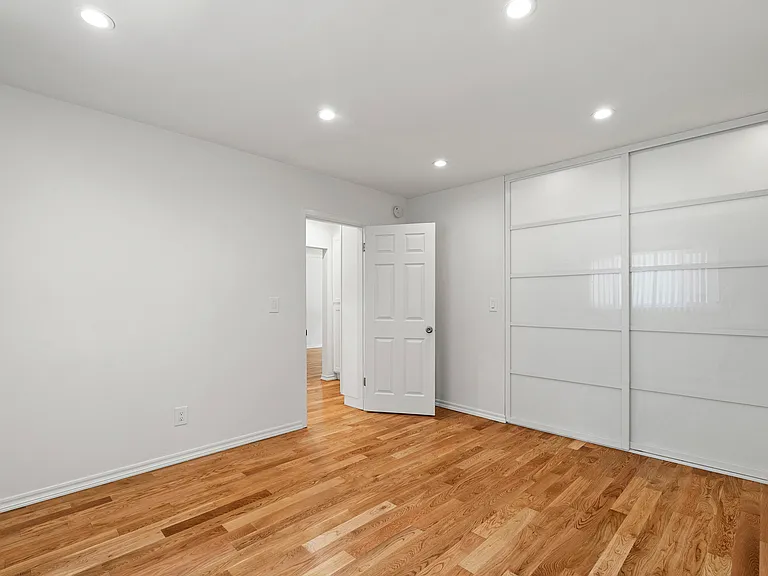 1233 N Harper Ave #5 — Photo 12