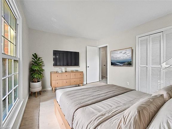 4th image of 120 Village Ln