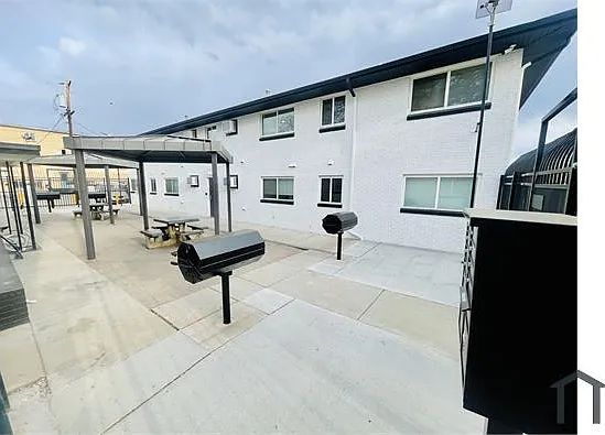 2 bed, $1,695 — Photo 2