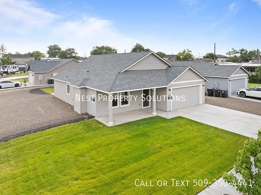 Newer 3-bed, 2-bath with Fireplace! — Photo 2