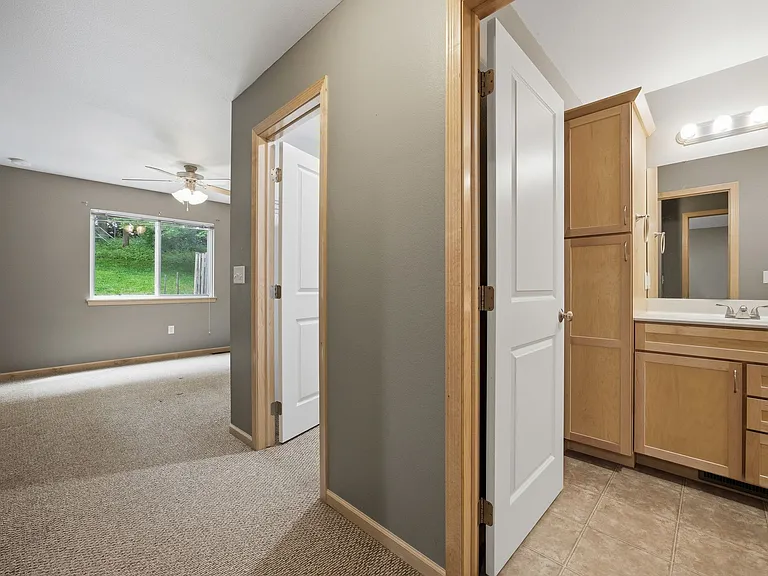 2414 Catskill Ct — Photo 29