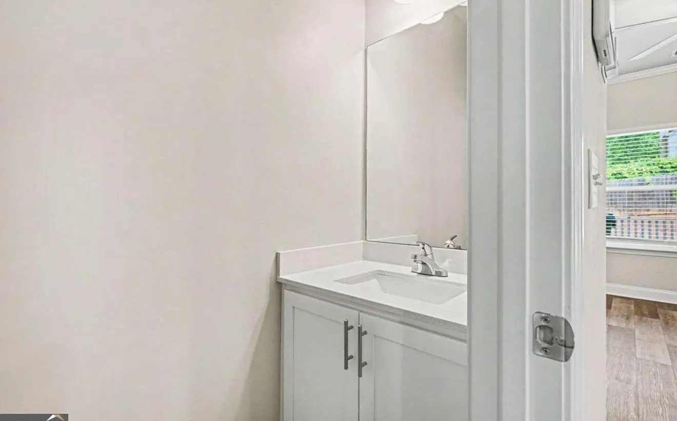 3 bed, 1970 sqft, $2,900 — Photo 4