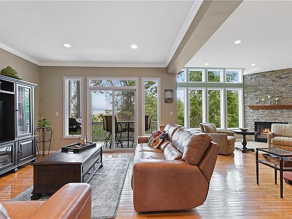 4th image of 405 Gair St