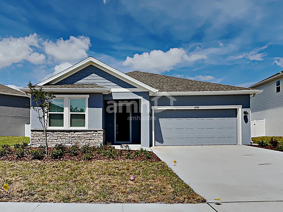 1228 Sky Lakes Dr