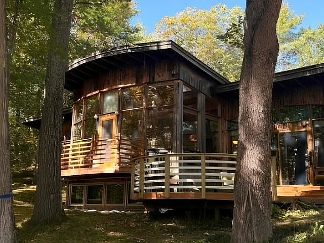 1st image of 132 Crown Point Road