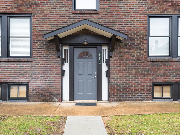 3rd image of 4232 Blaine Ave #1W