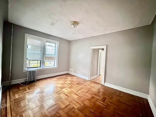 57 Avenue O image 2 of 7