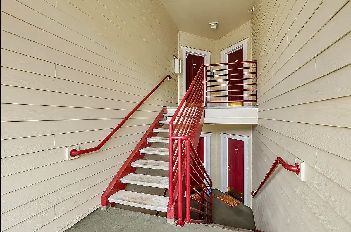 2 bed, 830 sqft, $1,900 — Photo 3