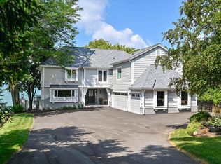 W278N2757 Rocky Point Rd, Pewaukee, WI 53072