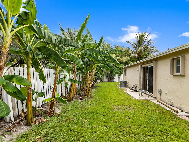 13945 Langley Pl — Photo 53