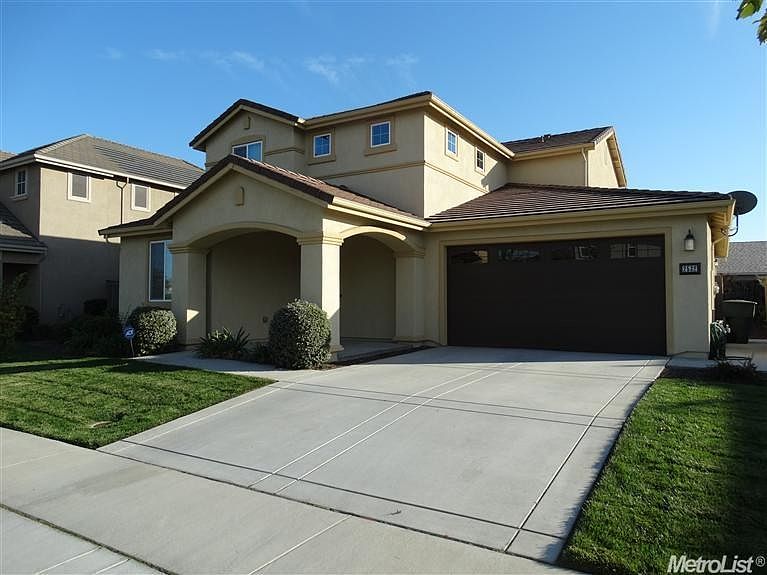 1st image of 2532 Summerland Way