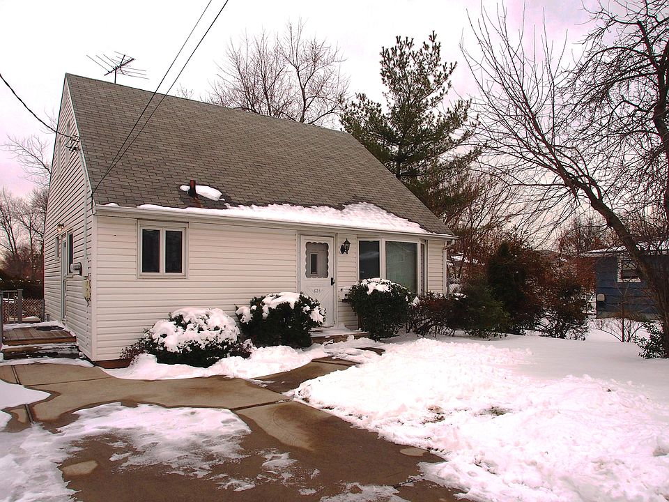 1st image of 621 Huguenot Ave