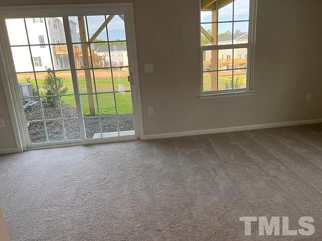3 bed, 2.5 bath, 1830 sqft, $2,145 — Photo 3