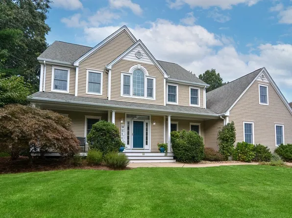 55 Grandview Dr, North Attleboro, MA 02760