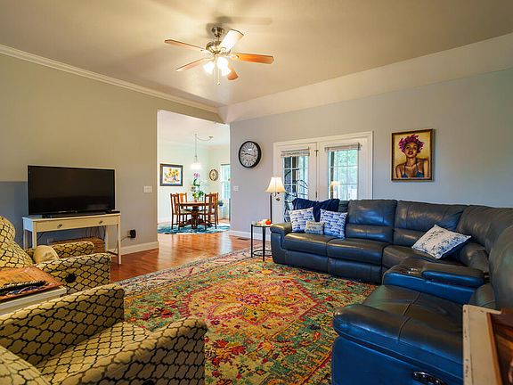 3rd image of 274 Landmark Cir