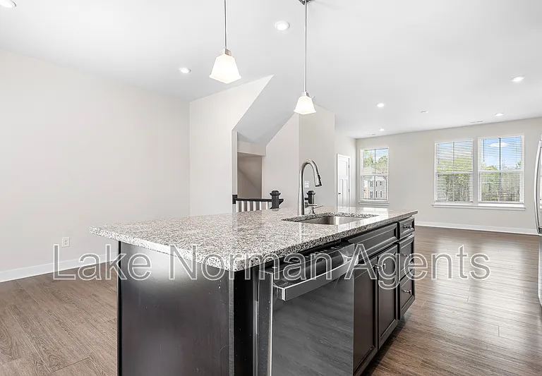 1814 Aspire St — Photo 18