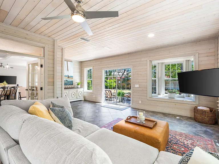 220 Seabreeze Cir — Photo 29