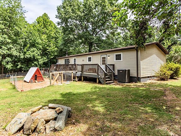 4th image of 809 Redbird Dr