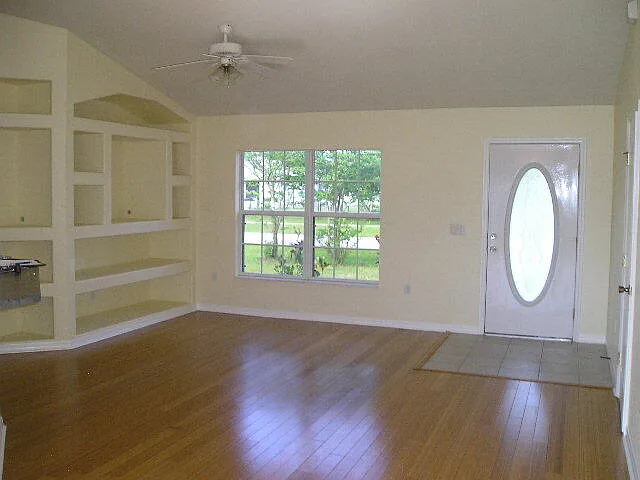 9 Lytton Ln — Photo 8