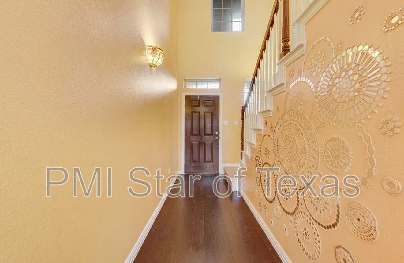 3 bed, 1999 sqft, $2,700 — Photo 1
