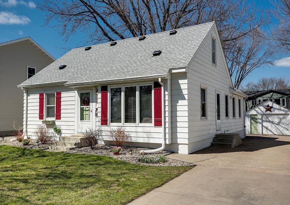1st image of 2133 Forest Dr NE