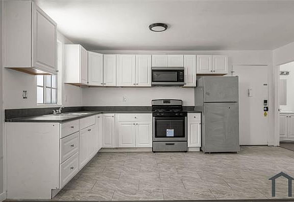 4th image of 5442 Virginia Ave #102