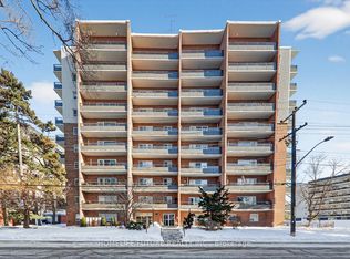 15 Elizabeth St N #704, Mississauga, ON L5G 2Z3