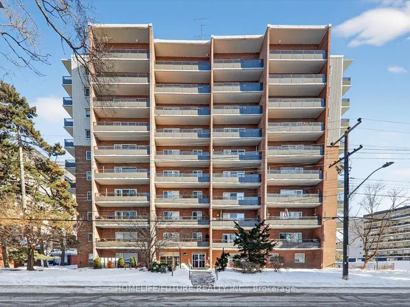 15 Elizabeth St N #704, Mississauga, ON L5G 2Z3