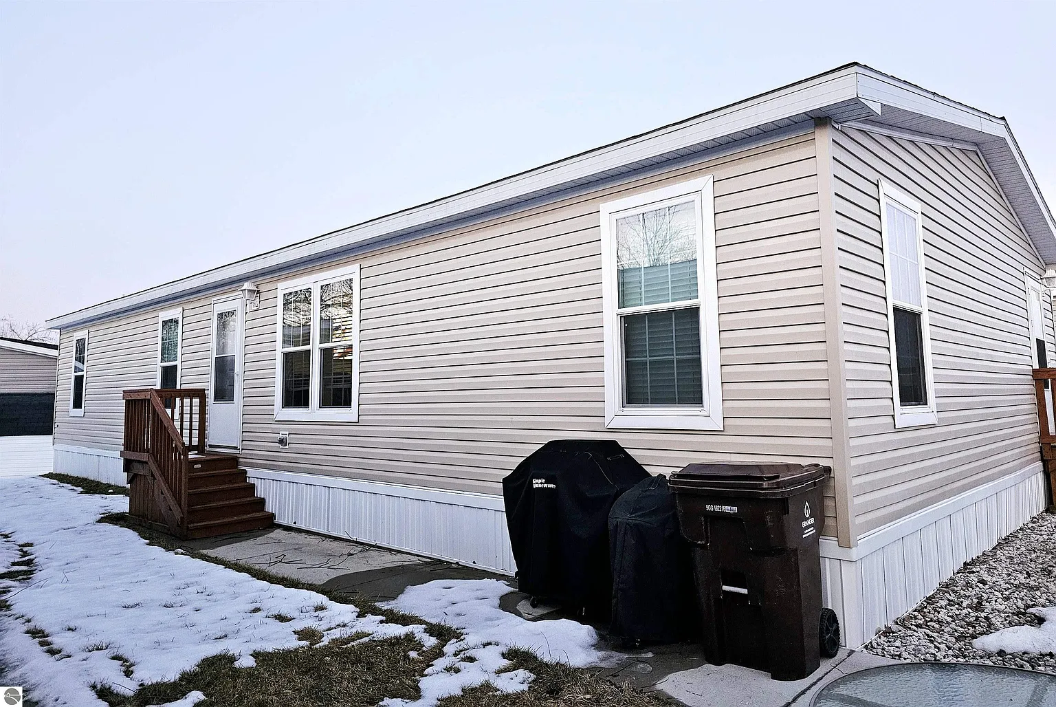 1103 Peachtree Ct photo 1
