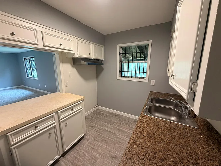 222 E John Alber Rd — Photo 8