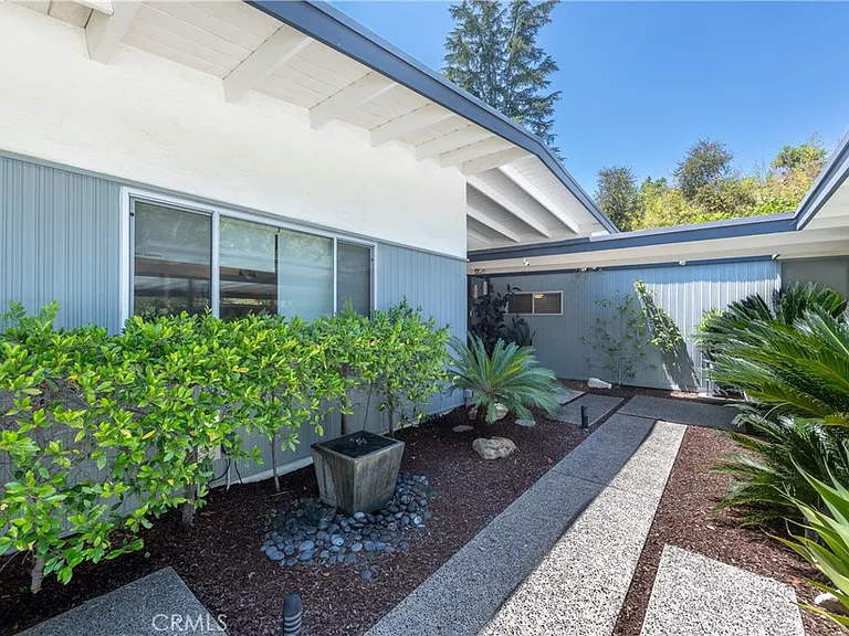15626 Royal Ridge Rd — Photo 3