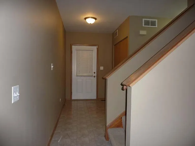 563 Littleton Trl — Photo 8