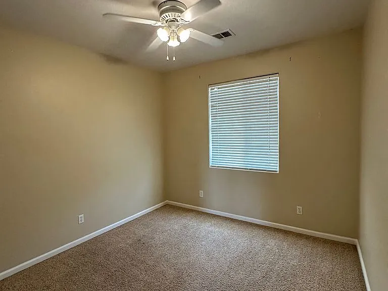 746 Jersey Ct — Photo 15