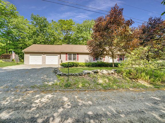 3rd image of 122 Hickory Dr