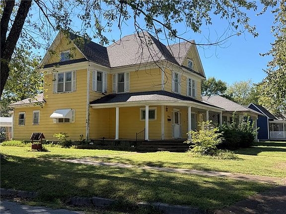 4th image of 2700 Crawford Ave