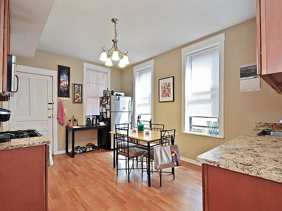 2nd image of 2318 W Palmer St #3