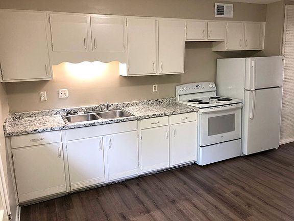 Kitchen, new floring, fridge, Oven/Range, Pantry