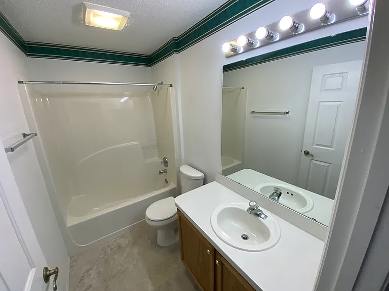 710 Harvard Ct — Photo 9