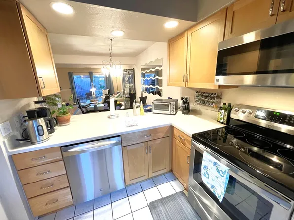 15 Rally Ct, Fairfax, CA 94930