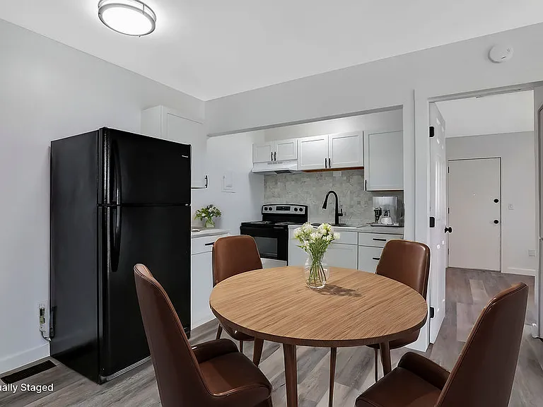 Newly Remodeled Spacious One Bedroom Apartments with Off Street Parking
Located in the Northmont City School District
Sewer,Water, and Trash Paid!
Call or text Direct for Showing