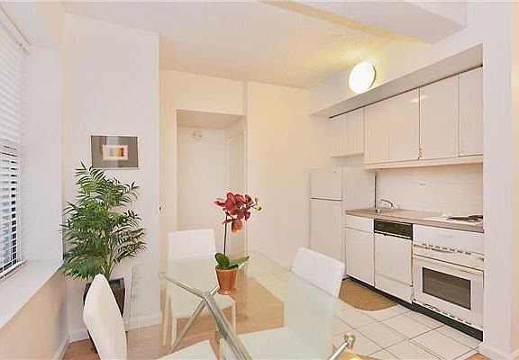 4th image of 150 W 51st St APT 1509