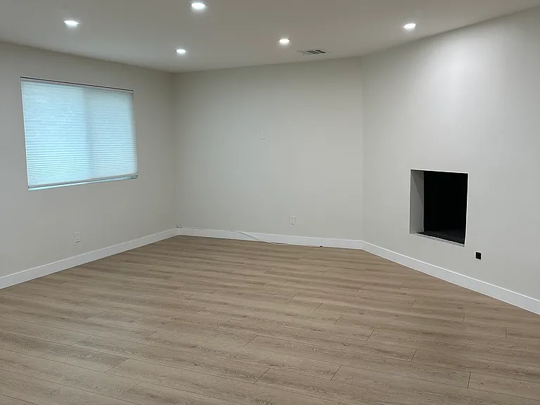 237 N Kenwood St — Photo 4